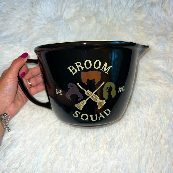 Disney Hocus Pocus Batter Bowl Mixing Pitcher Gather Round  𝅺DISNEY HOCUS POCUS Mixing Bowl/Pitcher Gather Round Sanderson Sisters